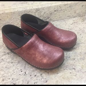 Sanita Pearl Pink Clogs 41